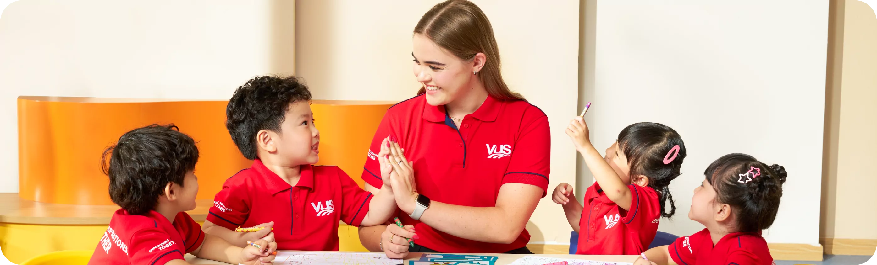 Giáo dục không phải là nhồi nhét kiến thức, mà là Kích hoạt khả năng tư duy, khám phá và sáng tạo Giáo dục không phải là nhồi nhét kiến thức, mà là Kích hoạt khả năng tư duy, khám phá và sáng tạo