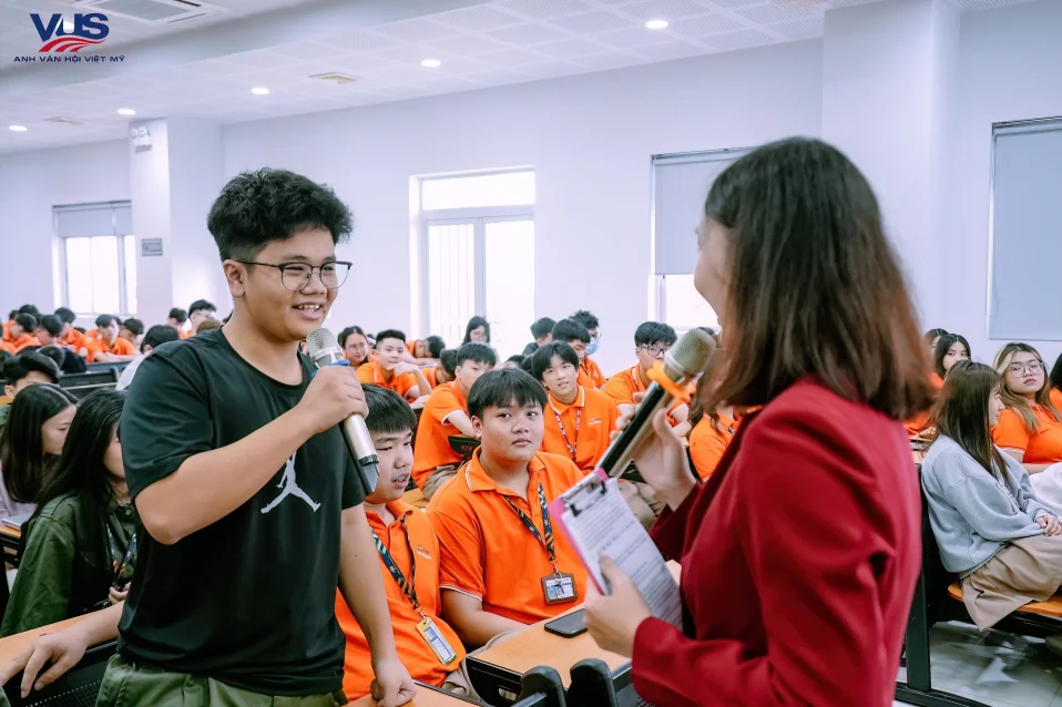 VUS chia sẻ bí quyết học và luyện IELTS hiệu quả cho học sinh trường THPT FPT Quy Nhơn